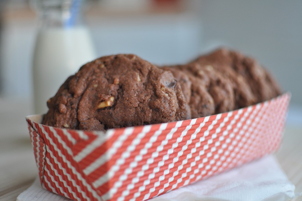 Triple Chocolate Marshmallow and Pecan Cookies by MyLifeasRobinsWife.com